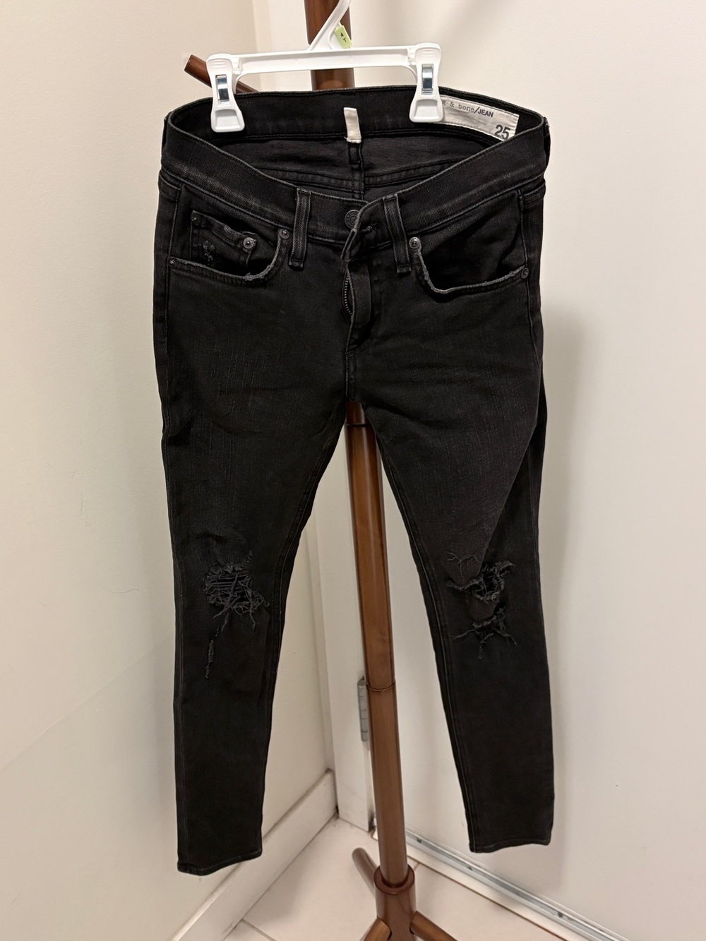 rag & bone Women’s Black Distressed Skinny Jeans